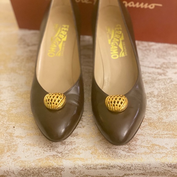 Salvatore Ferragamo Brown Leather Gold Pumps - Picture 4 of 8